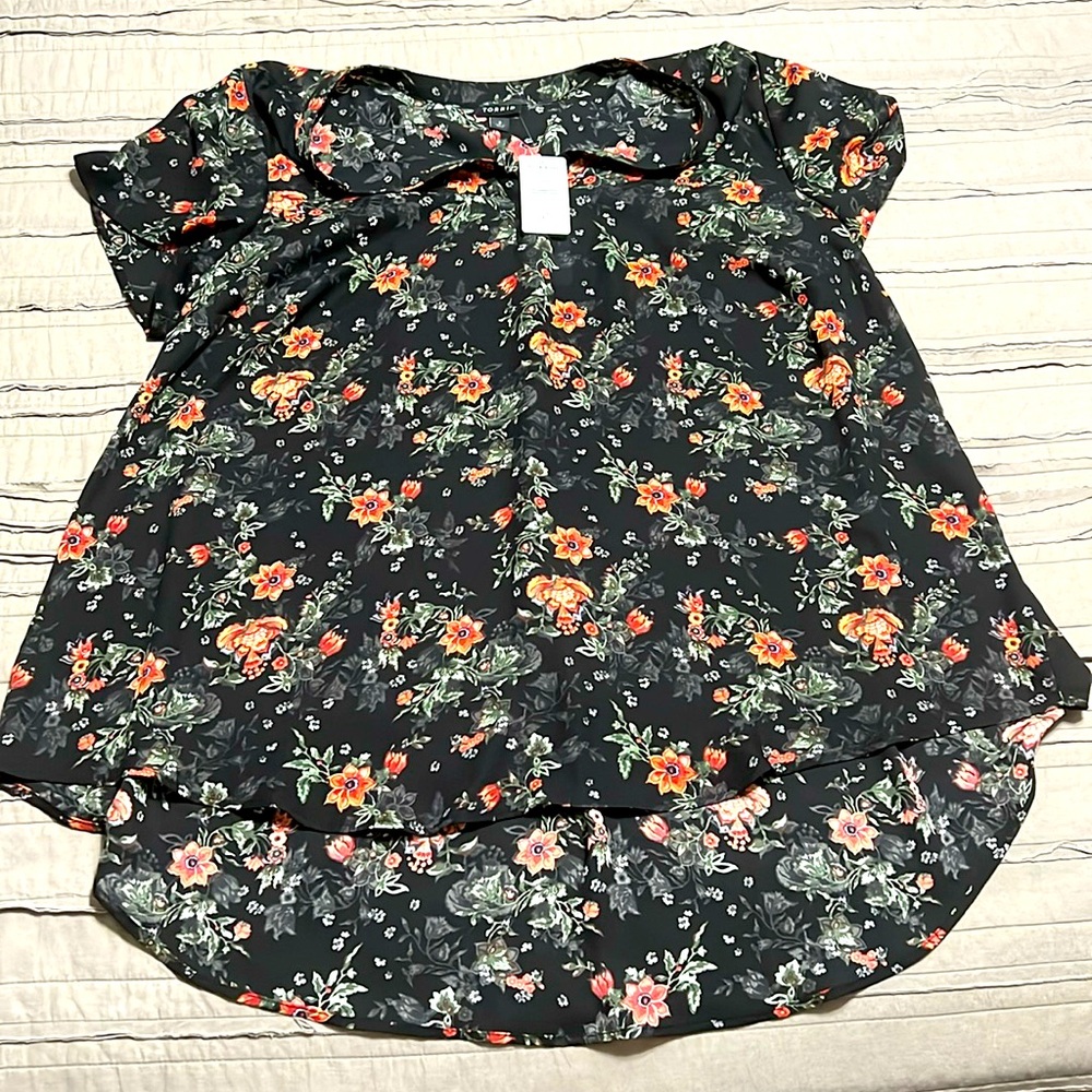 NWT Torrid high/low short sleeve floral blouse size 2